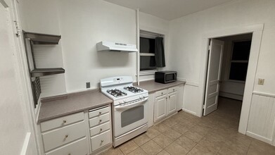 19 University Rd, Unit 1 in Brookline, MA - Foto de edificio - Building Photo
