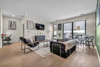 2189 Cornell Rd in Cleveland, OH - Foto de edificio - Building Photo