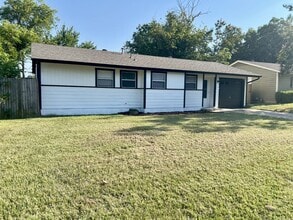 4204 Bowling Green St in Forest Hill, TX - Building Photo - Building Photo