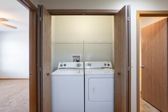 819 Hawkeye Dr in Dubuque, IA - Building Photo - Building Photo