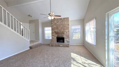 10810 Kirkbend Dr in Houston, TX - Building Photo - Building Photo