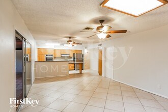 2130 E Radcliffe Dr in Tempe, AZ - Foto de edificio - Building Photo