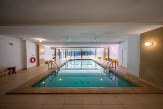 Appartements Dorchester in Montréal, QC - Building Photo - Building Photo