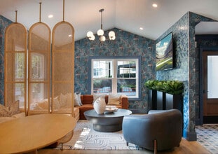 Halstead Reston in Reston, VA - Foto de edificio - Interior Photo