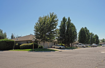 Roman Villas in Sacramento, CA - Building Photo - Building Photo