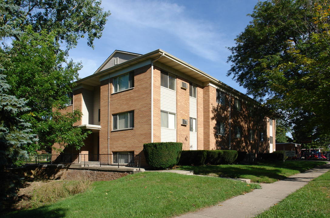 Poxson Apartments in Lansing, MI - Foto de edificio