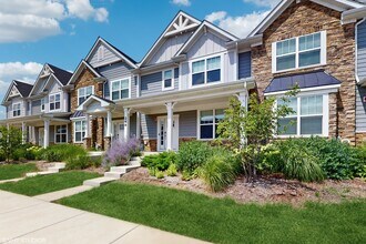268 Hoffmann Dr in Buffalo Grove, IL - Building Photo - Building Photo