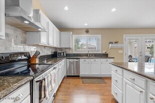 15257 W Hearn Rd in Surprise, AZ - Building Photo