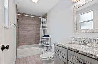 1036 Francis St in West Palm Beach, FL - Foto de edificio - Building Photo