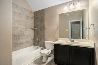 430 Rockaway Dr in Midlothian, TX - Foto de edificio - Building Photo