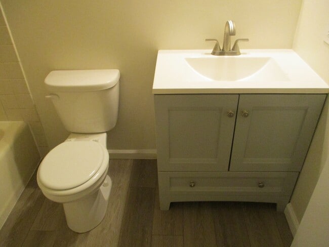 412 Old Forge Dr in Bath, PA - Building Photo - Building Photo