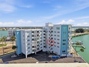 285 107th Ave, Unit 408 in Treasure Island, FL - Building Photo - Building Photo