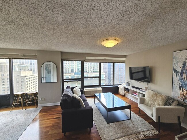 30 E Huron St, Unit 2209 in Chicago, IL - Building Photo - Building Photo