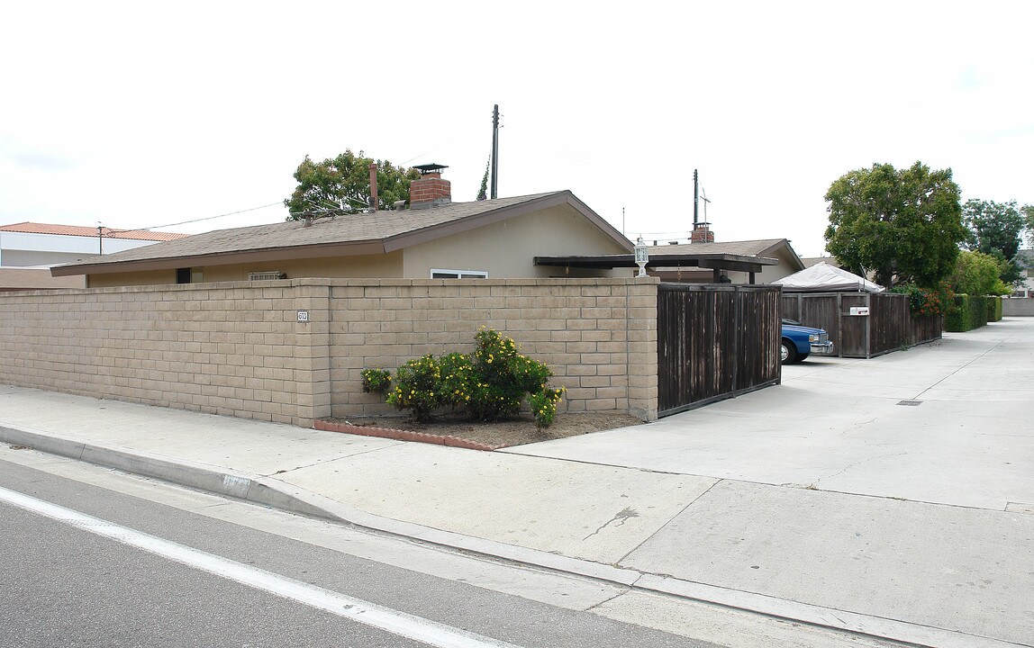 673 Victoria St in Costa Mesa, CA - Building Photo