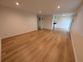3900 1st St, Unit 8 in Los Angeles, CA - Building Photo - Building Photo