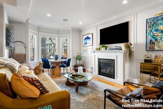 687 E 6th St, Unit 2 in Boston, MA - Foto de edificio - Building Photo