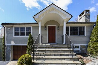 43 Summer St in New Canaan, CT - Building Photo - Building Photo