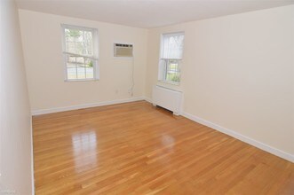 3 Captain Parker Arms-Unit -Apt 11 in Lexington, MA - Building Photo - Building Photo