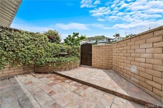 7 Blue Lagoon in Laguna Beach, CA - Foto de edificio - Building Photo