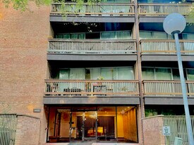 5600 Hillcrest Ln in Lisle, IL - Building Photo