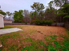 406 Hidden Oaks Dr in Jacksonville, NC - Building Photo - Building Photo