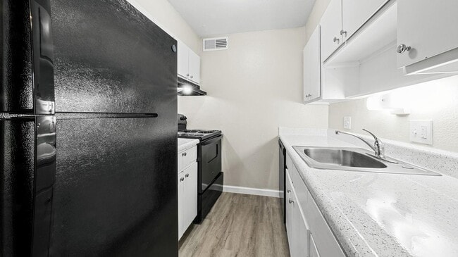 Augusta Apartments in Aurora, CO - Building Photo - Building Photo