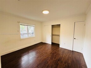 2540 NE 181st St-Unit -1 in North Miami Beach, FL - Building Photo - Building Photo