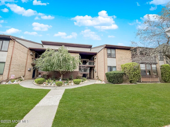 property at 41 Meadow Green Cir