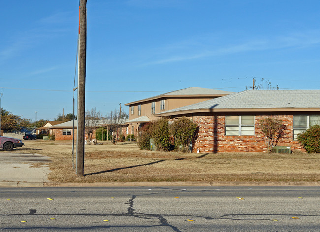 Elmcrest Apartments in Abilene, TX - Building Photo - Building Photo