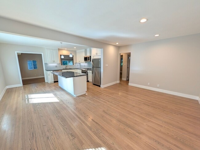 Magnolia Manor in Sherman Oaks, CA - Building Photo - Building Photo