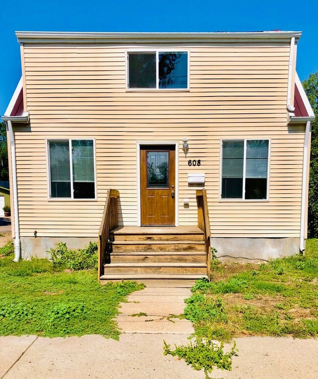 property at 608 1st Ave NW