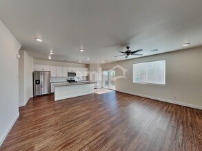 707 Terrain Star Ave, Unit 134 in North Las Vegas, NV - Foto de edificio - Building Photo