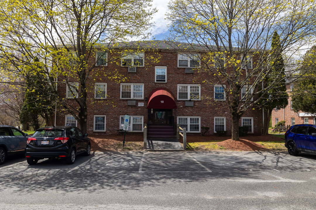 Danbury Place Condominiums in Methuen, MA - Building Photo