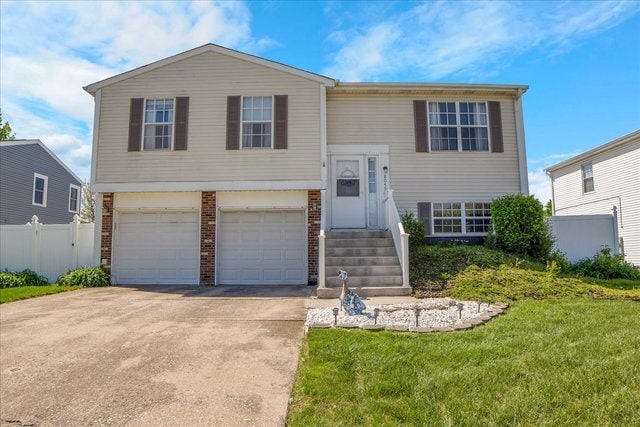 8049 W Norwood Dr in Frankfort, IL - Building Photo