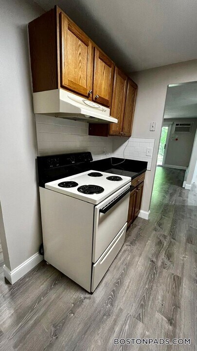 47 Princeton St in Leominster, MA - Building Photo