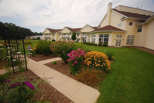 Parkwood Heights- Senior Living in Macedon, NY - Building Photo - Building Photo