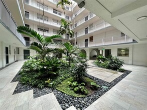 680 NE 64th St in Miami, FL - Building Photo - Building Photo