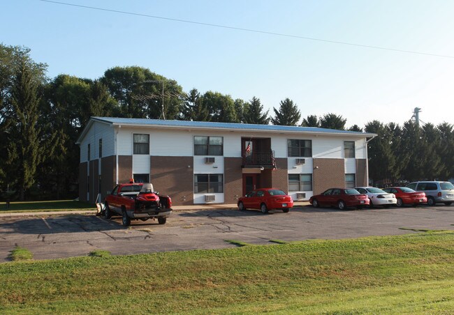 7280-7290 170th Ave in Bay City, WI - Foto de edificio - Building Photo