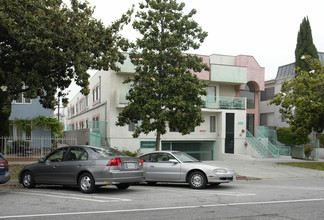 1726 Winona Blvd in Los Angeles, CA - Building Photo - Building Photo