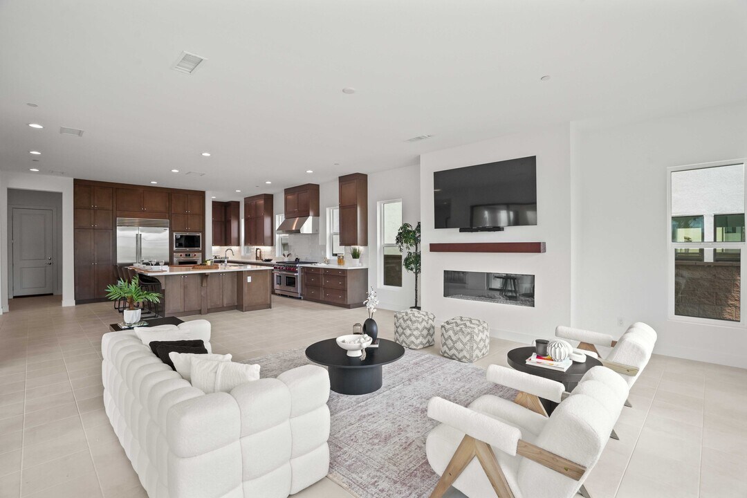 20580 Edgewood Ct in Chatsworth, CA - Building Photo