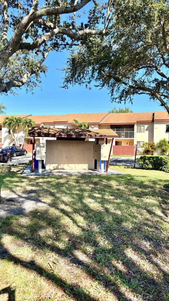 7931 Southgate Blvd in North Lauderdale, FL - Building Photo - Building Photo