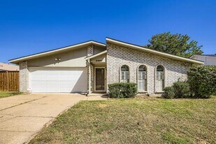 2406 Norway Dr in Garland, TX - Building Photo