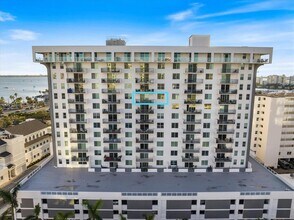101 S Gulfstream Ave in Sarasota, FL - Building Photo - Building Photo