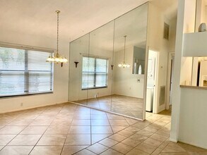3896 Easton St in Sarasota, FL - Building Photo - Building Photo