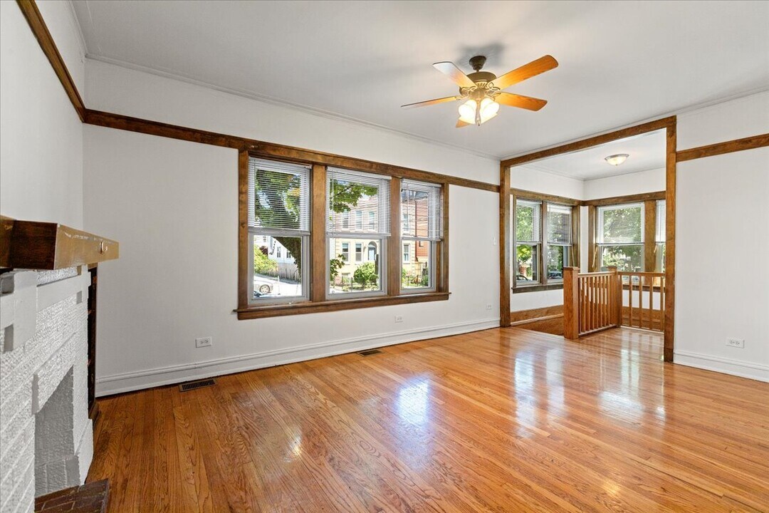 3546 N Bosworth Ave in Chicago, IL - Building Photo