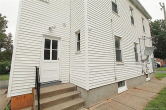 42 Derby St-Unit -2 in New Britain, CT - Building Photo - Building Photo
