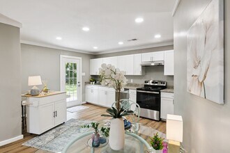 1606 Oaks Dr in Pasadena, TX - Building Photo - Building Photo