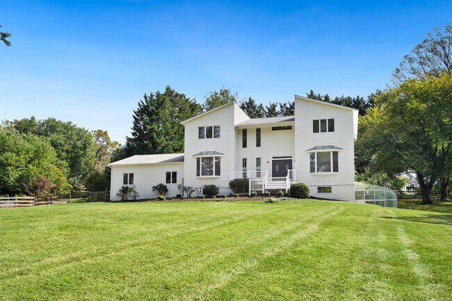 445 Springvale Rd in Great Falls, VA - Building Photo - Building Photo