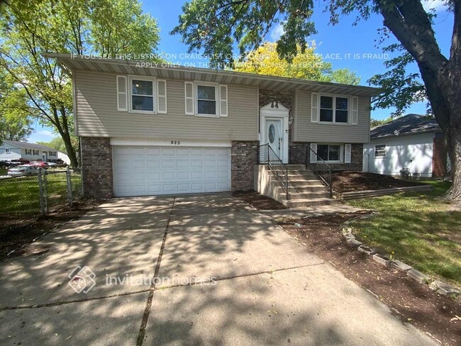 925 Miller Ave in Streamwood, IL - Foto de edificio - Building Photo