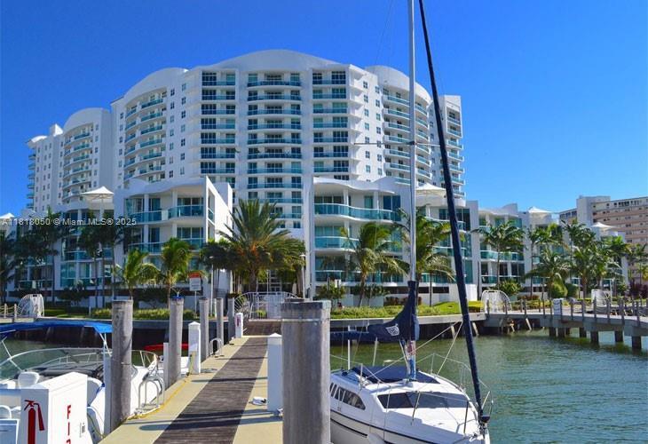 7910 Harbor Island Dr in North Bay Village, FL - Building Photo
